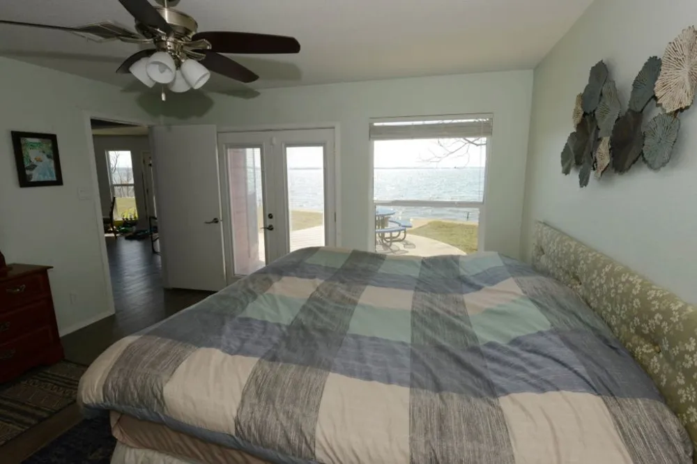746 E Island Drive Bluffton, TX 78607