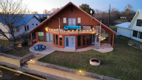 746 E Island Drive