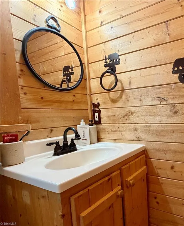 217 Fairview Drive Traphill, NC 28685