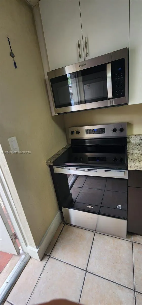 880 E 26th St Hialeah, FL 33013