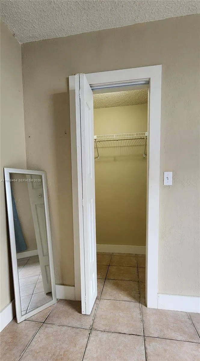 880 E 26th St Hialeah, FL 33013
