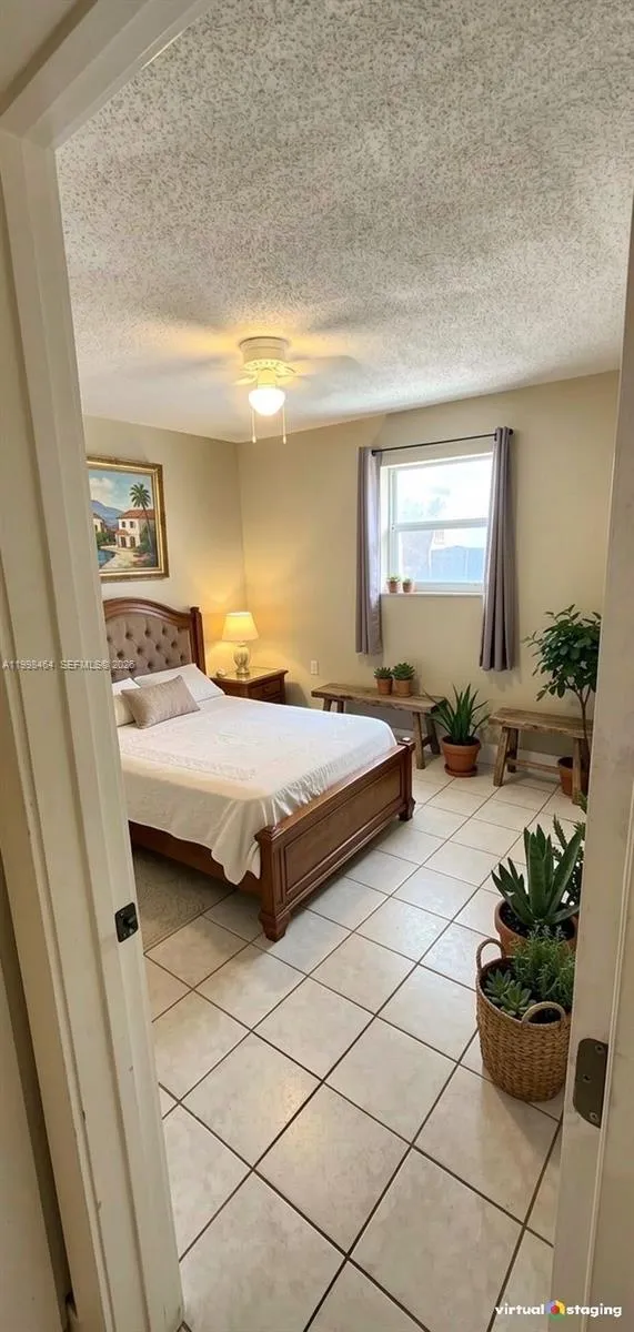 880 E 26th St Hialeah, FL 33013