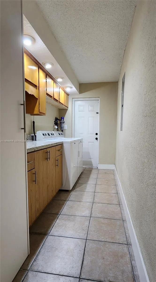 880 E 26th St Hialeah, FL 33013