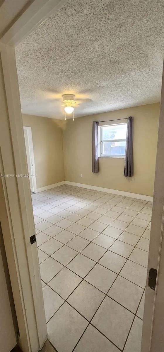 880 E 26th St Hialeah, FL 33013