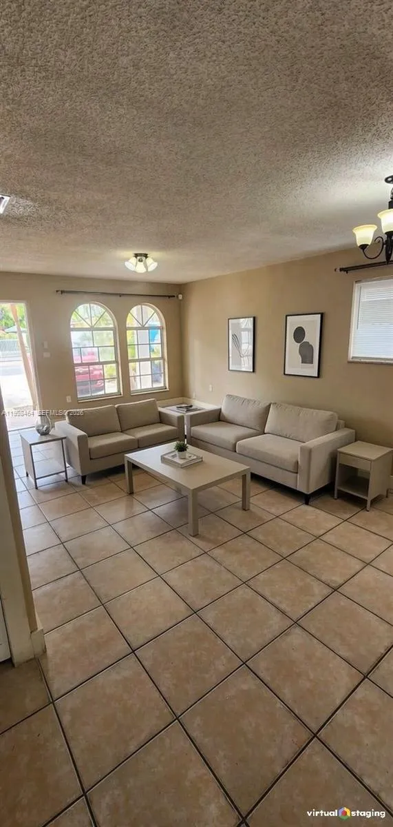 880 E 26th St Hialeah, FL 33013