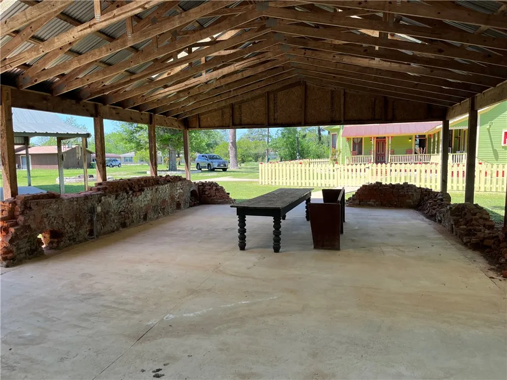 1100 Maple Calvert, TX 77837