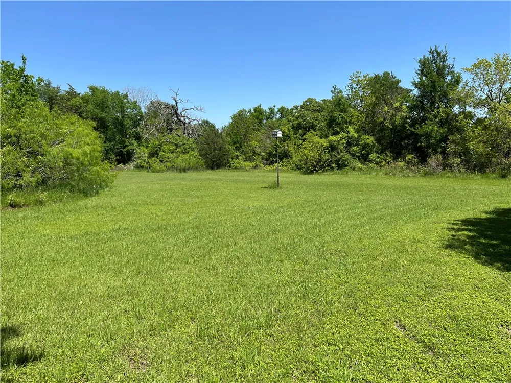 1100 Maple Calvert, TX 77837