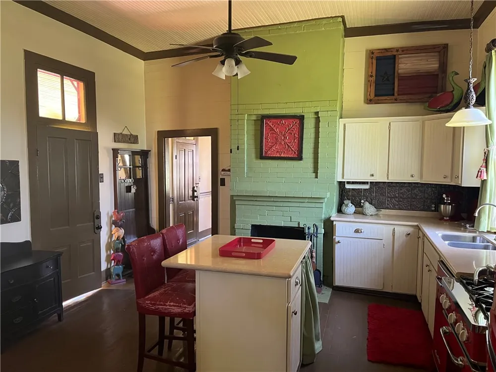 1100 Maple Calvert, TX 77837