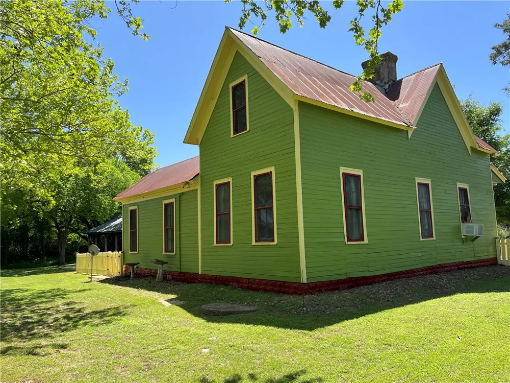 1100 Maple Calvert, TX 77837