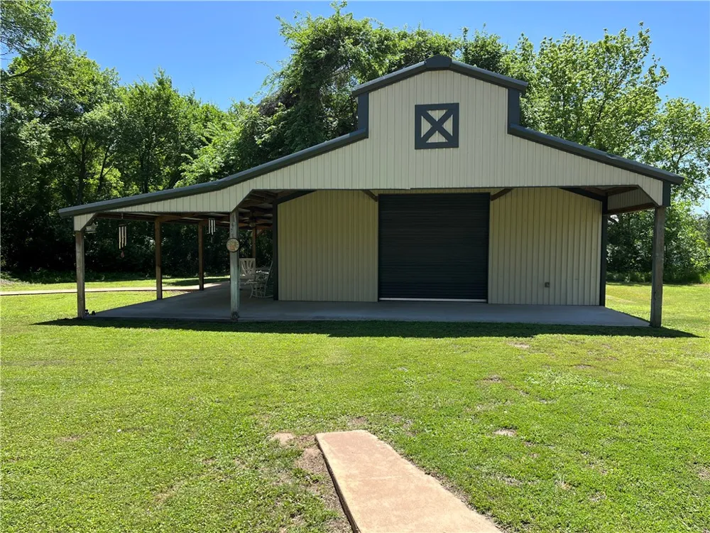 1100 Maple Calvert, TX 77837