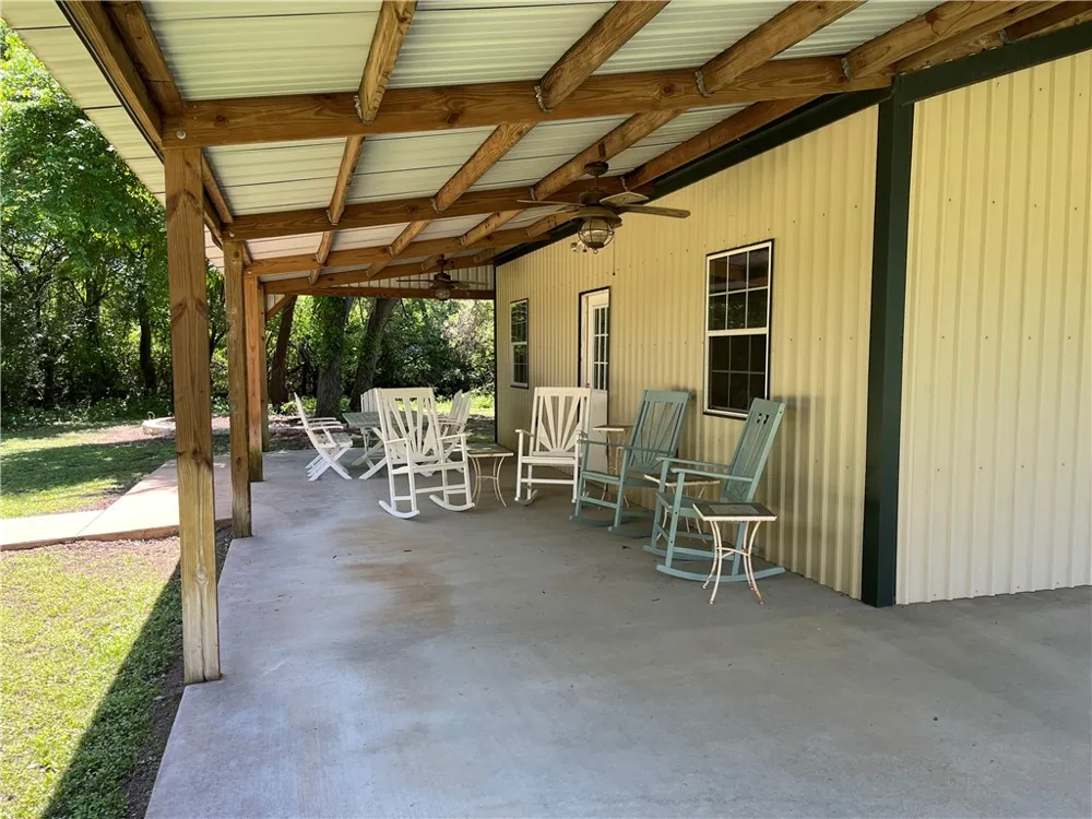 1100 Maple Calvert, TX 77837
