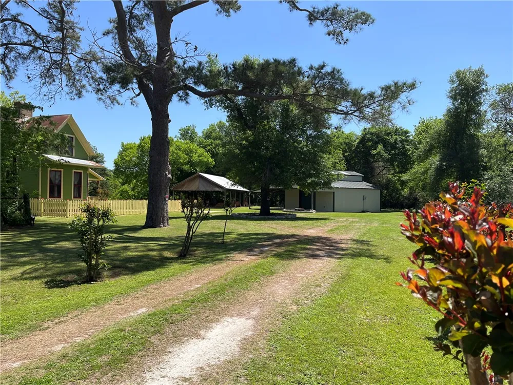 1100 Maple Calvert, TX 77837
