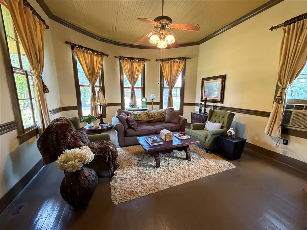 1100 Maple Calvert, TX 77837