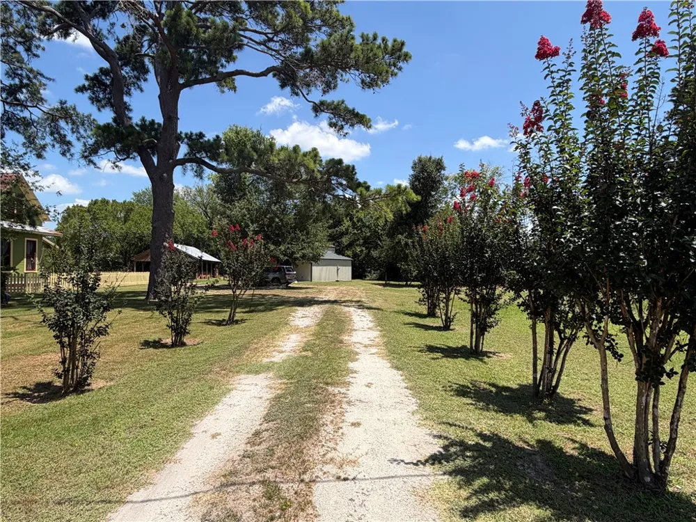 1100 Maple Calvert, TX 77837