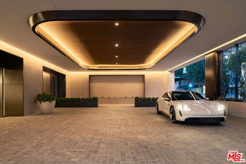 9900 S Santa Monica Boulevard #PHE Beverly Hills, CA 90212