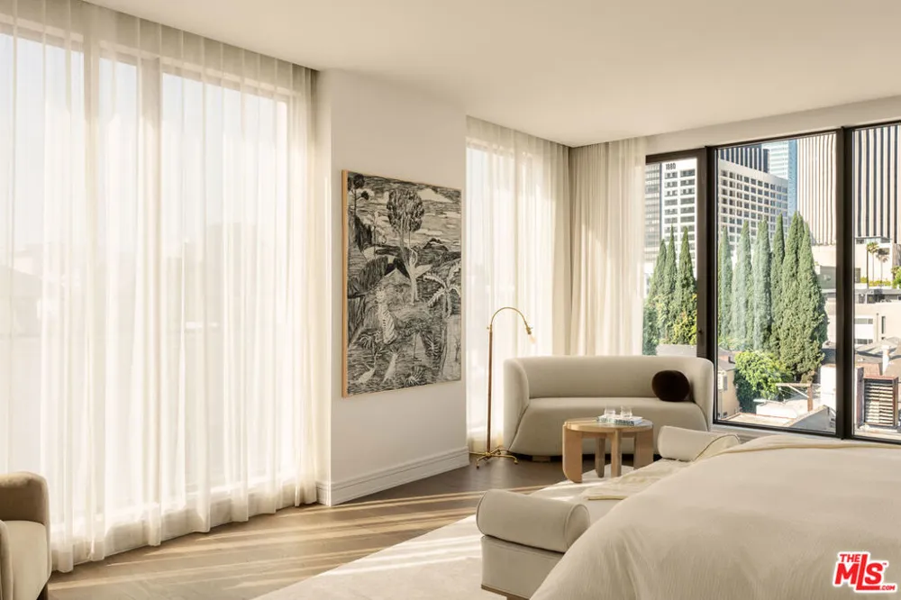 9900 S Santa Monica Boulevard #PHE Beverly Hills, CA 90212