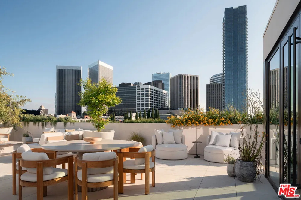 9900 S Santa Monica Boulevard #PHE Beverly Hills, CA 90212