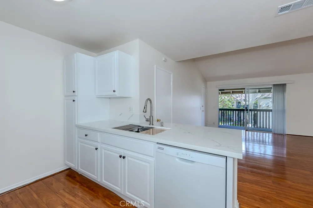 23222 Orange #4 Lake Forest, CA 92630