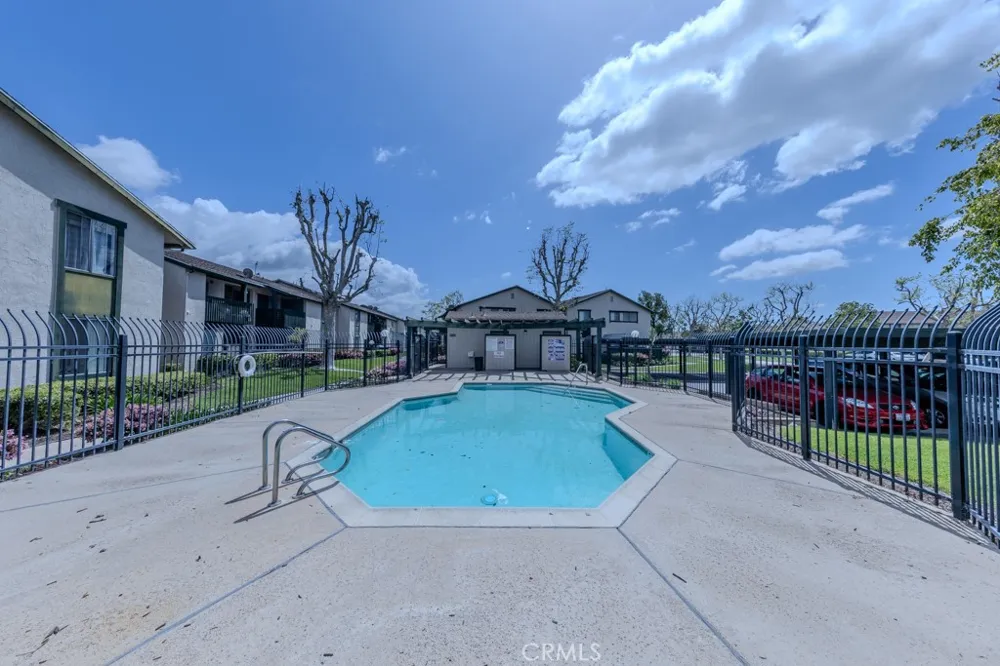 23222 Orange #4 Lake Forest, CA 92630