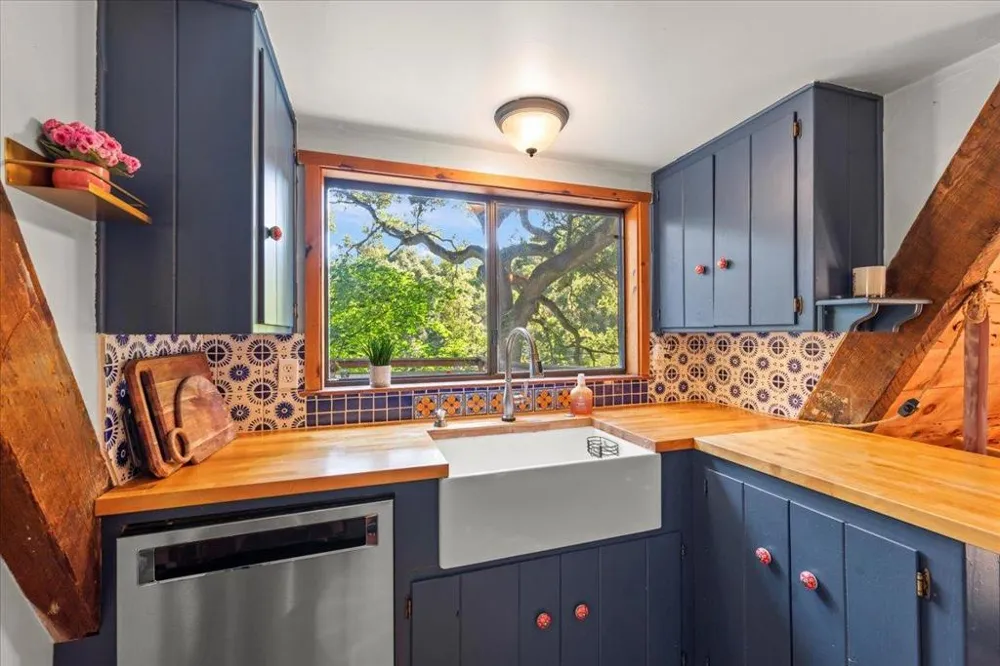 65 Hitchcock Carmel Valley, CA 93924