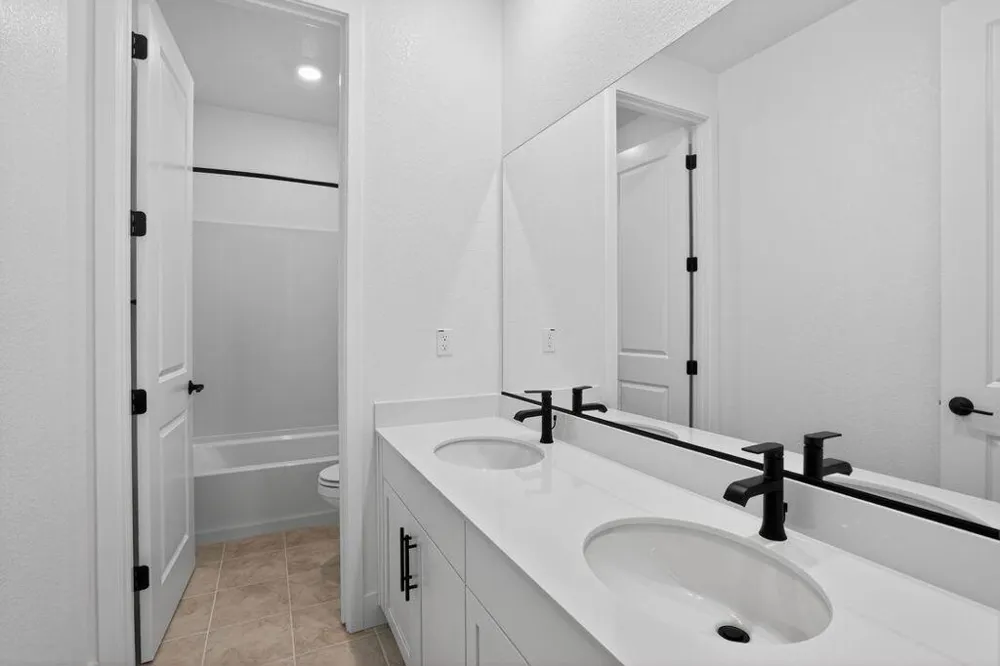 196 Golden Gate Lane Vacaville, CA 95687