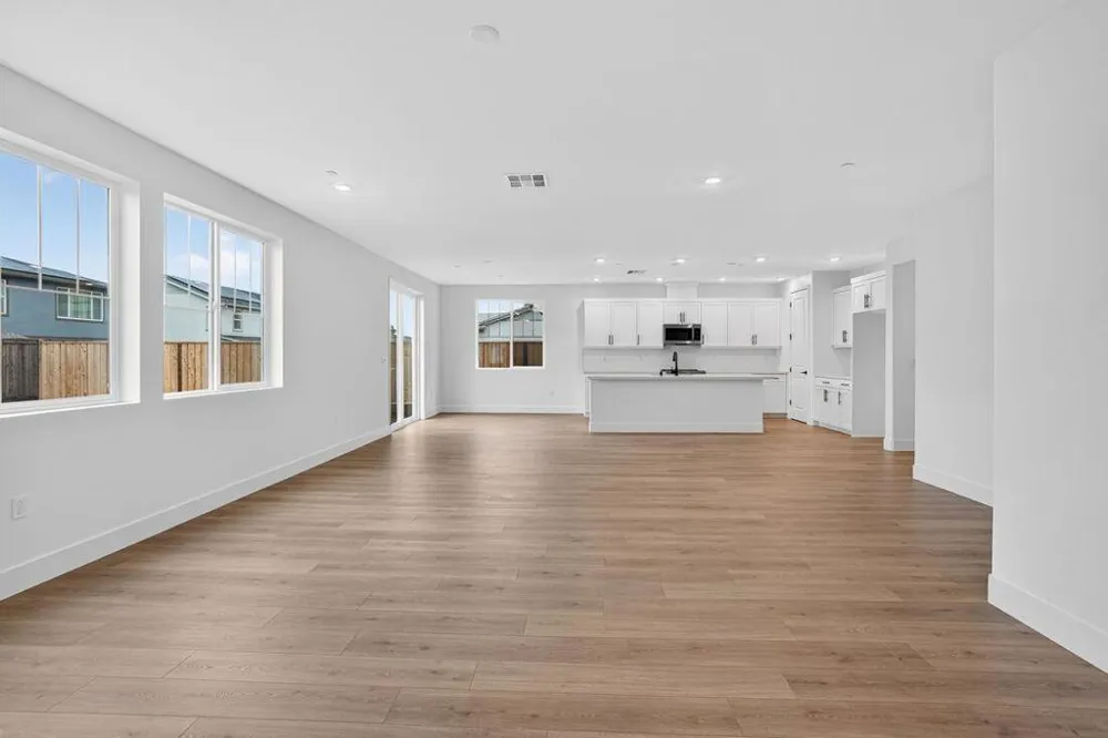 196 Golden Gate Lane Vacaville, CA 95687