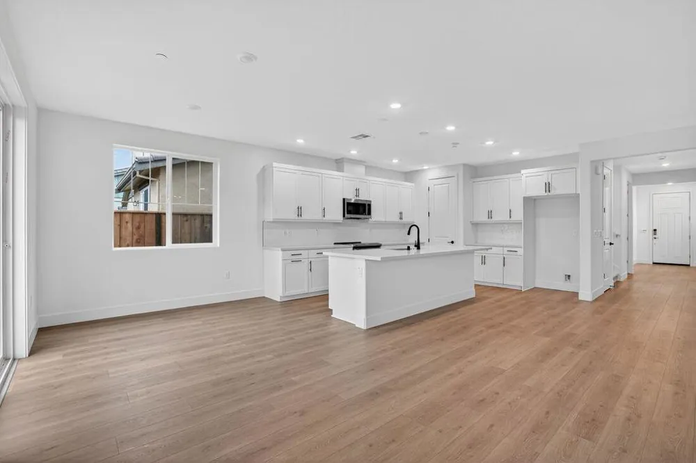 196 Golden Gate Lane Vacaville, CA 95687