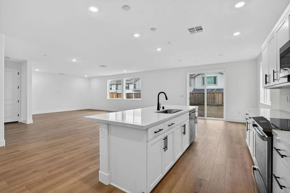 196 Golden Gate Lane Vacaville, CA 95687