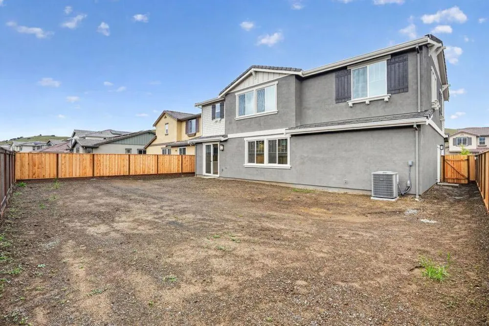 196 Golden Gate Lane Vacaville, CA 95687