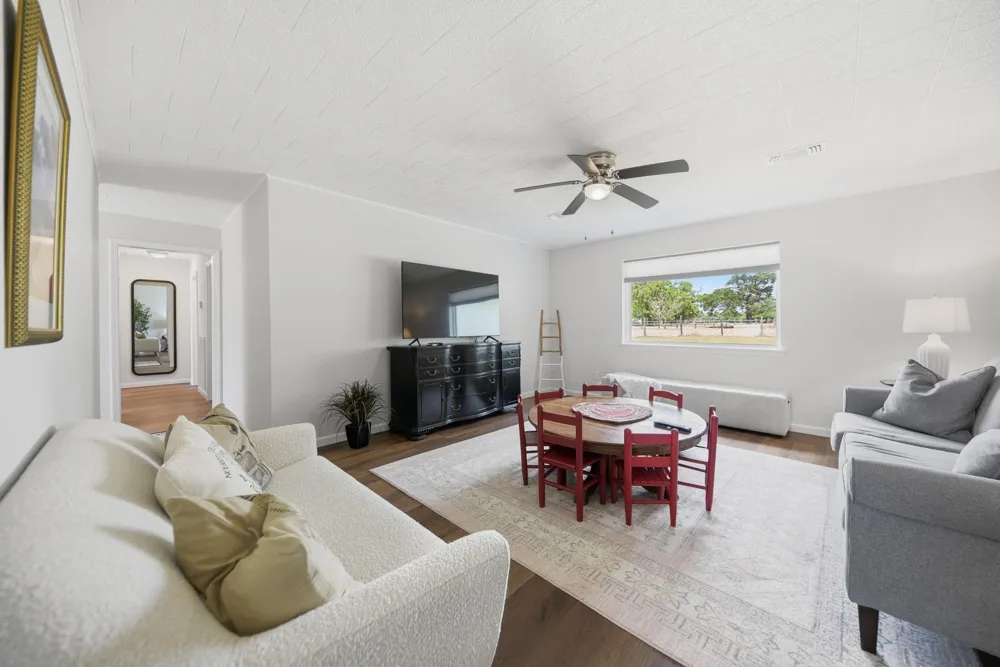 1620 W Us Highway 290 Carmine, TX 78932