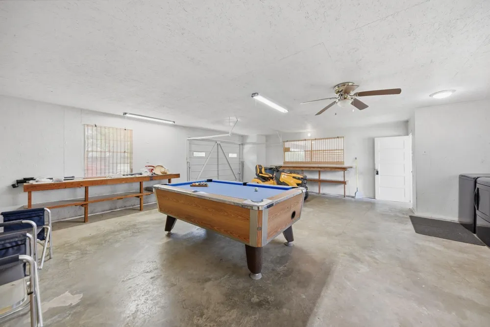 1620 W Us Highway 290 Carmine, TX 78932