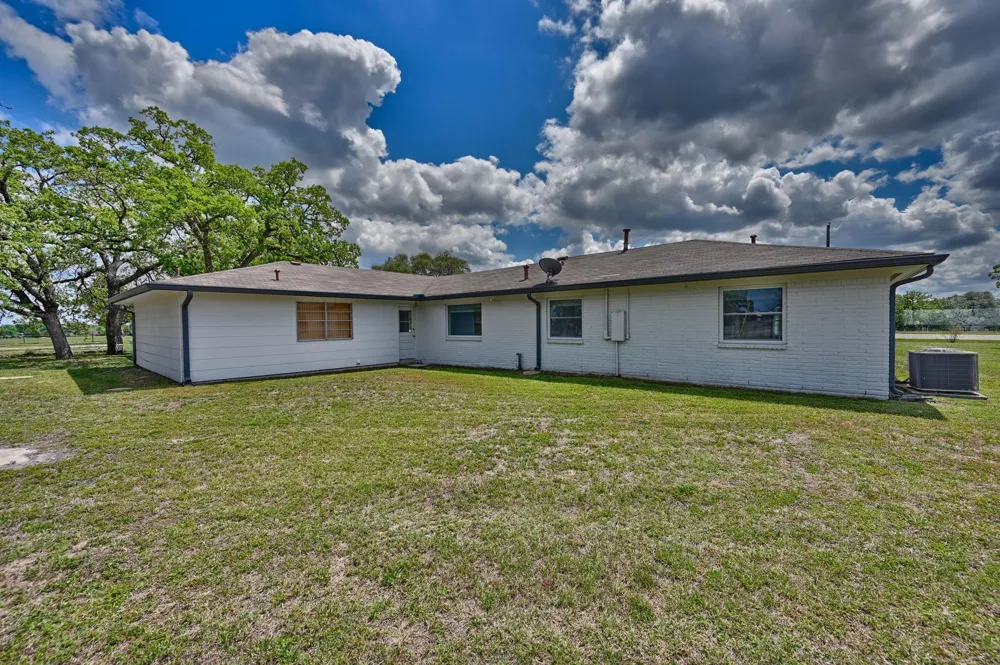 1620 W Us Highway 290 Carmine, TX 78932