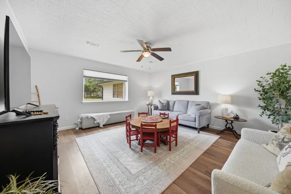 1620 W Us Highway 290 Carmine, TX 78932