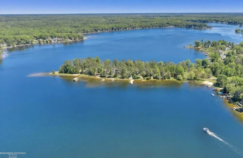 4978 Long Lake Road Plainfield Township, MI 48739