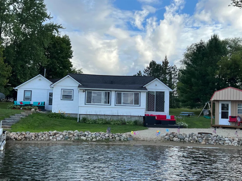 4978 Long Lake Road Plainfield Township, MI 48739