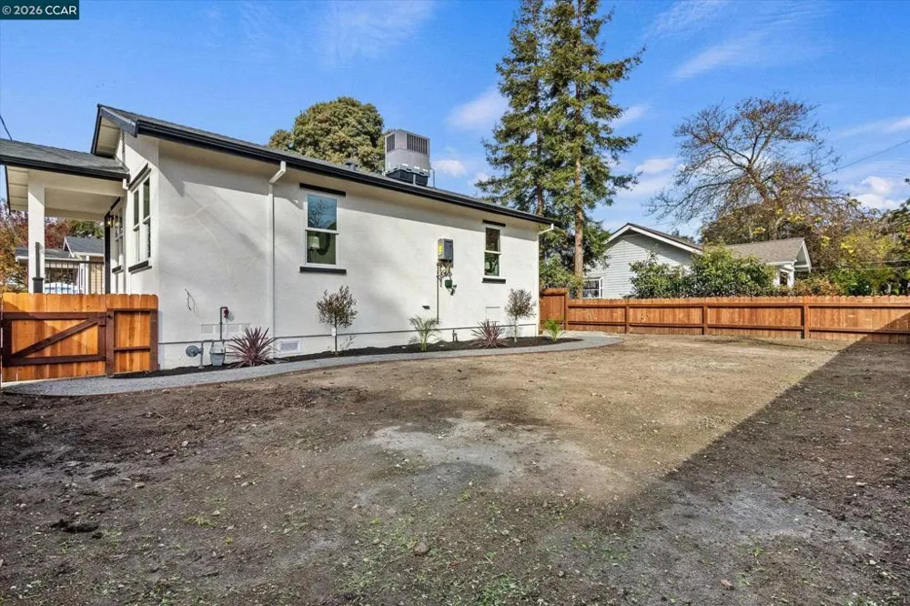 2027 Castro St Martinez, CA 94553