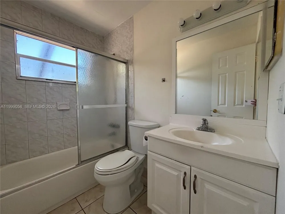219 SE 8th St #601 Hallandale Beach, FL 33009