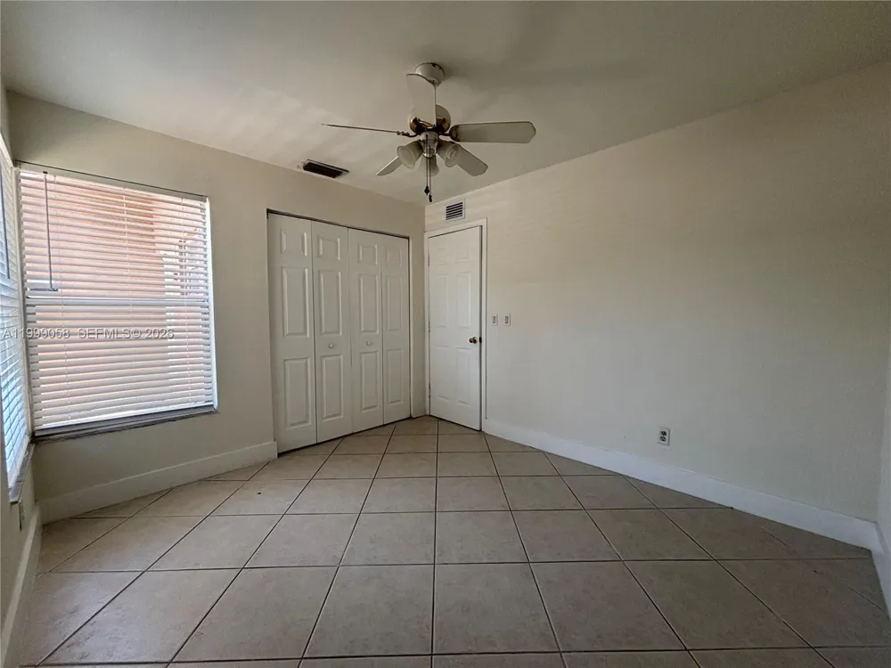 219 SE 8th St #601 Hallandale Beach, FL 33009