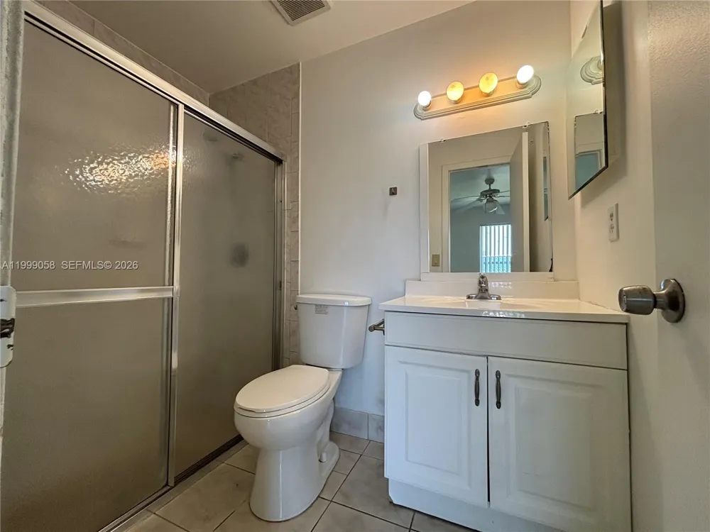 219 SE 8th St #601 Hallandale Beach, FL 33009