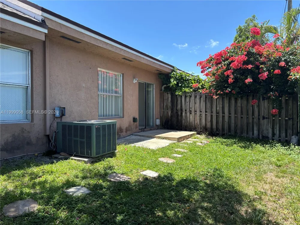 219 SE 8th St #601 Hallandale Beach, FL 33009