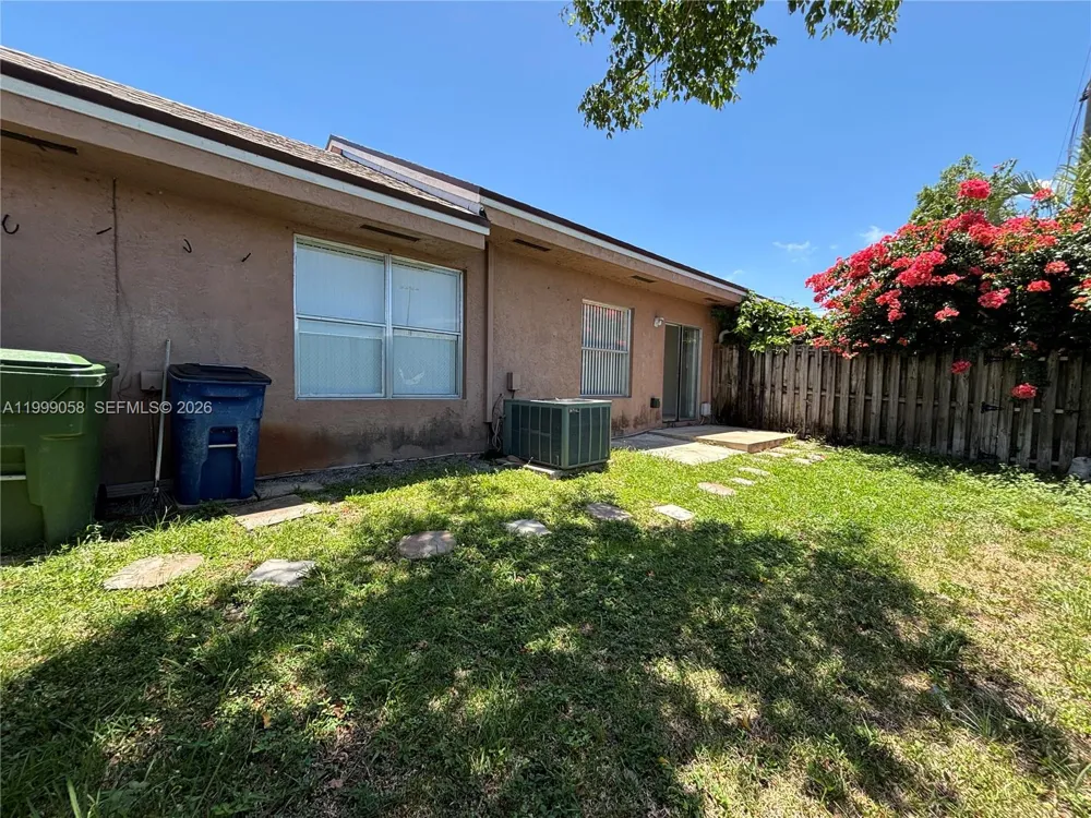 219 SE 8th St #601 Hallandale Beach, FL 33009