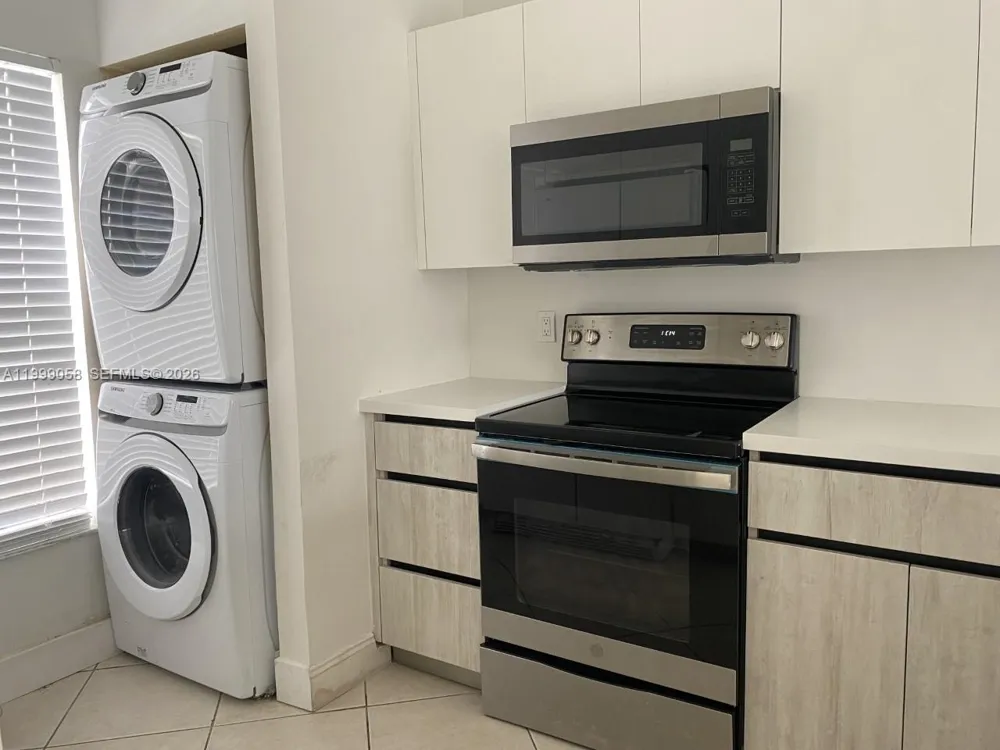 219 SE 8th St #601 Hallandale Beach, FL 33009