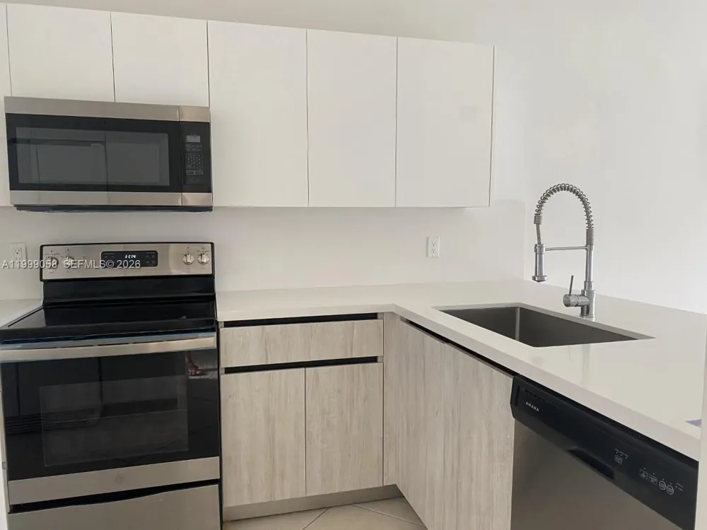 219 SE 8th St #601 Hallandale Beach, FL 33009