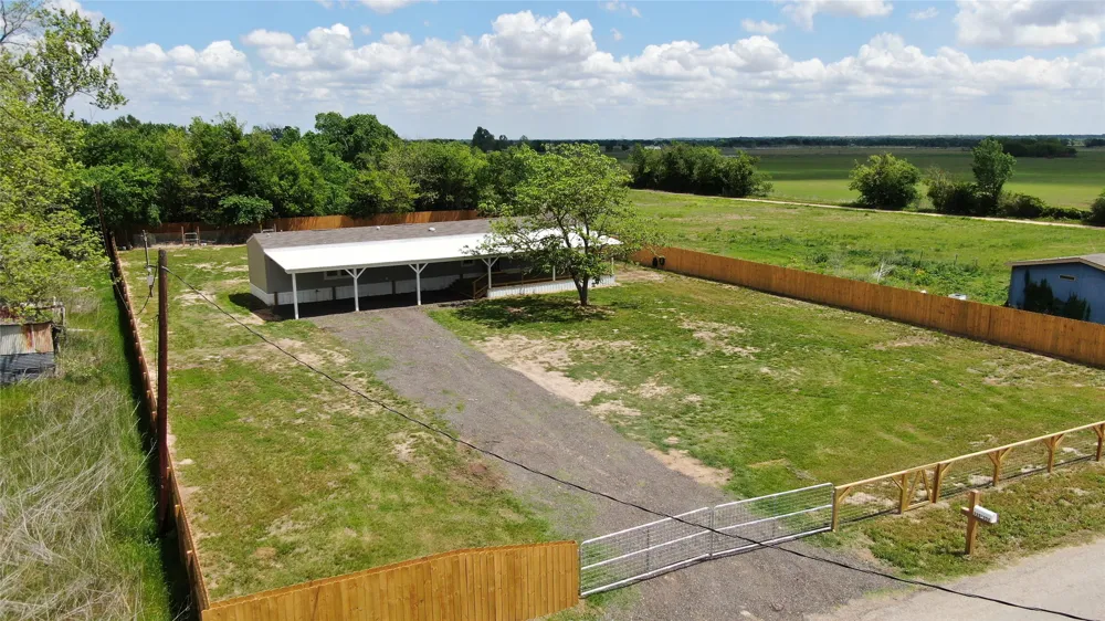 335 County Road 352 Gause, TX 77857