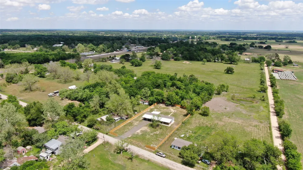 335 County Road 352 Gause, TX 77857
