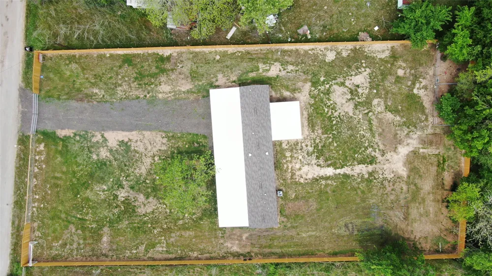 335 County Road 352 Gause, TX 77857