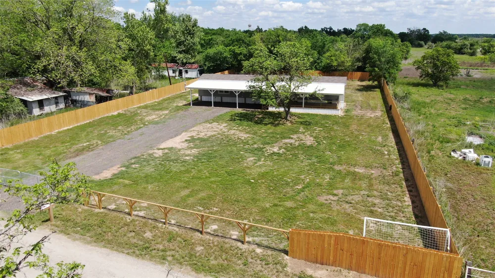 335 County Road 352 Gause, TX 77857