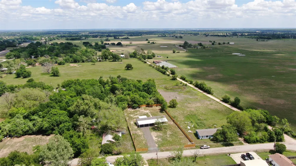 335 County Road 352 Gause, TX 77857