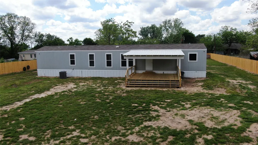 335 County Road 352 Gause, TX 77857