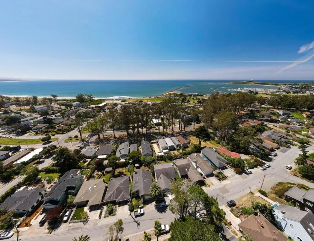 523 The Alameda El Granada, CA 94018